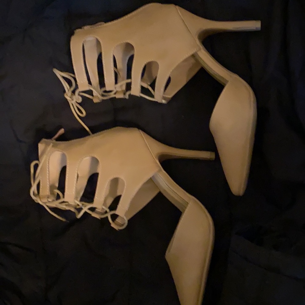 Women’s size 7 1/2 High Heels - Picture 5 of 16